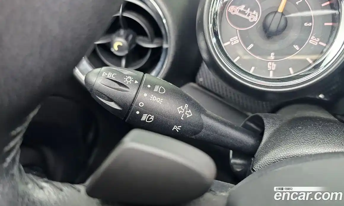 Mini Cooper Convertible 2015 1.6 Автомат в Москве № 226879, фото 17