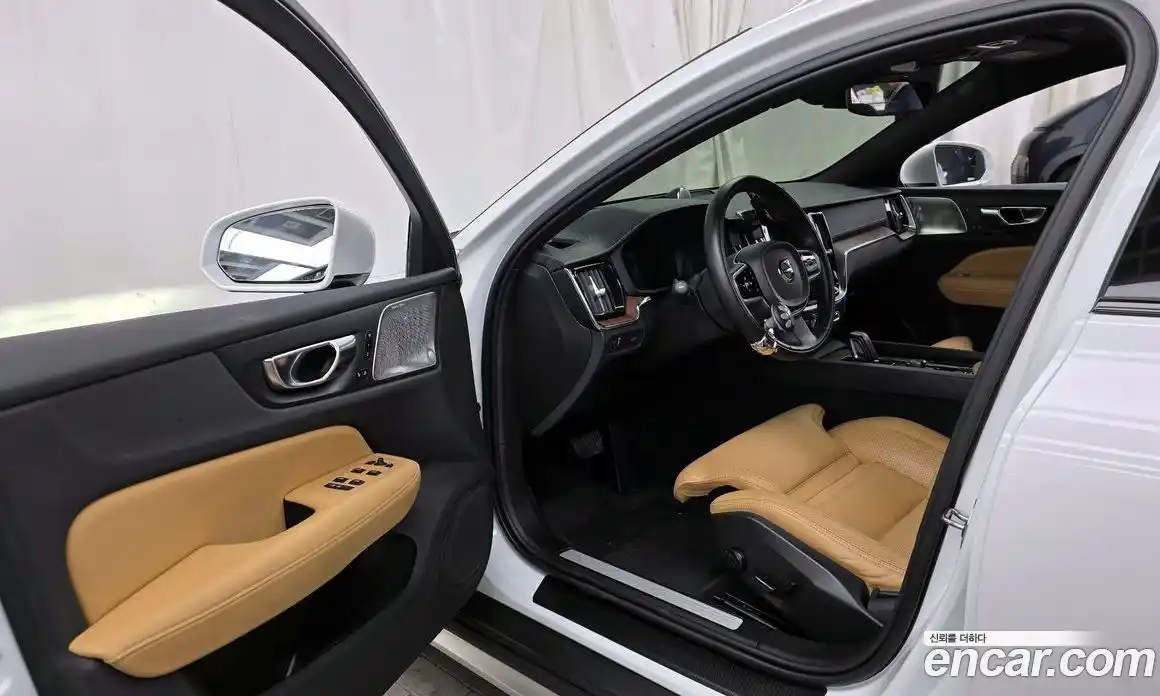 Volvo V60 2021 2.0 Автомат в Москве № 230492, фото 14