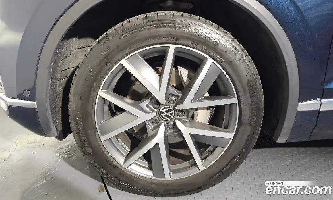 Volkswagen Touareg 2023 3.0 Автомат в Москве № 232115, фото 14