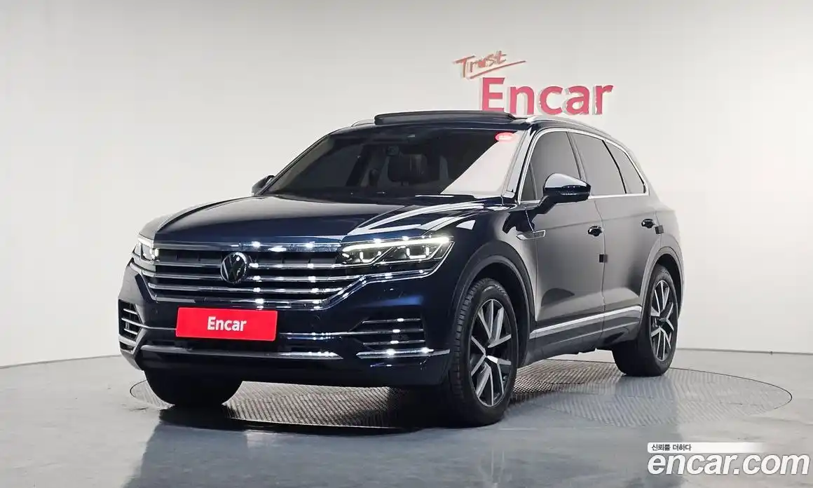 Volkswagen Touareg 2023 3.0 Автомат в Москве № 232115, фото 3