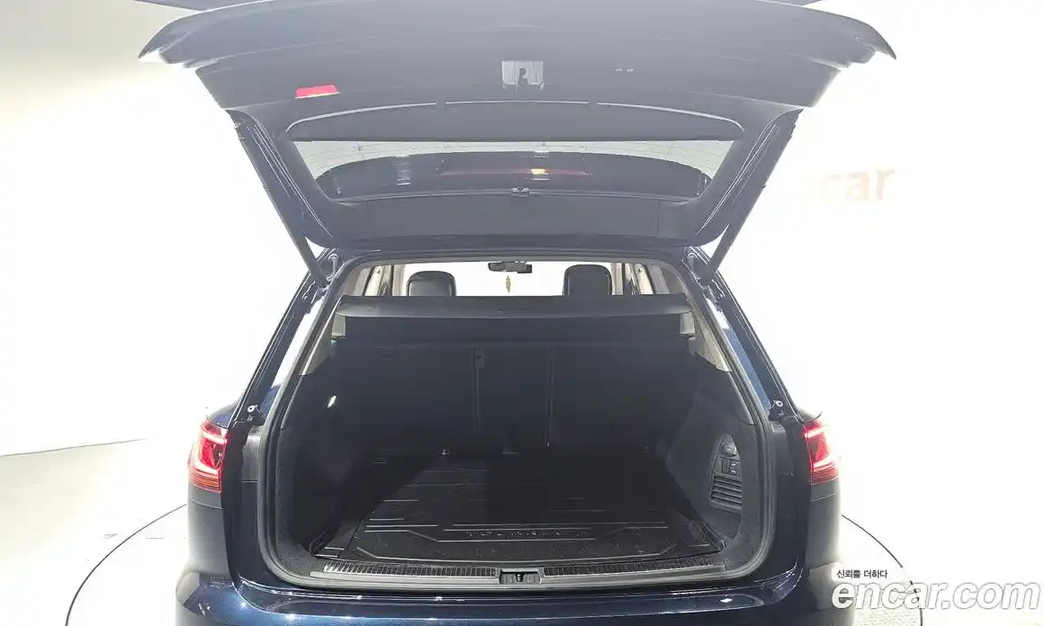 Volkswagen Touareg 2023 3.0 Автомат в Москве № 232115, фото 5