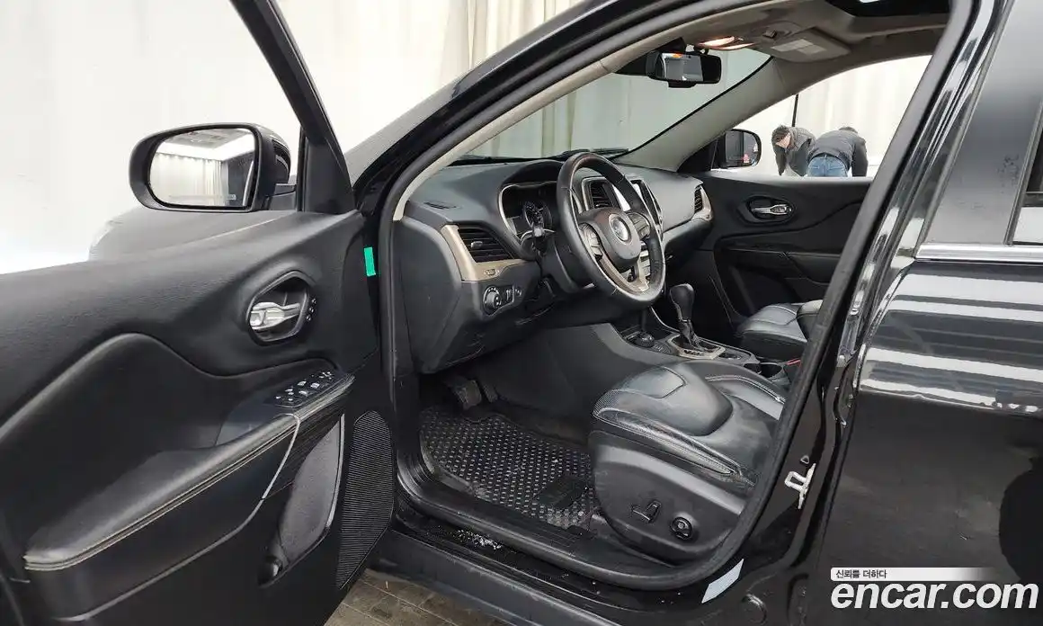 Jeep Cherokee 2015 2.0 Автомат в Москве № 232610, фото 8