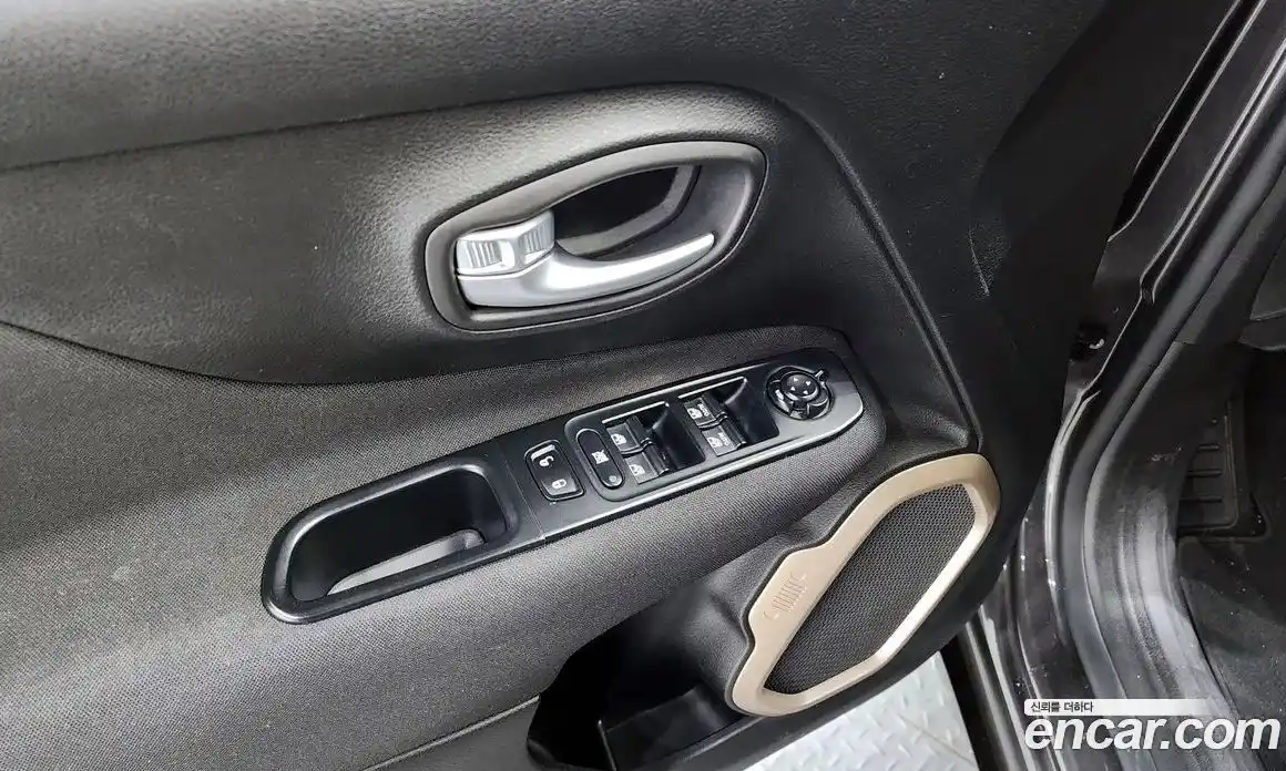 Jeep Renegade 2016 2.4 Автомат в Москве № 232612, фото 11