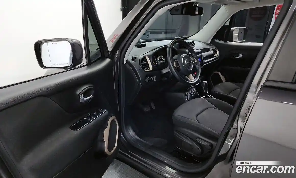 Jeep Renegade 2016 2.4 Автомат в Москве № 232612, фото 17