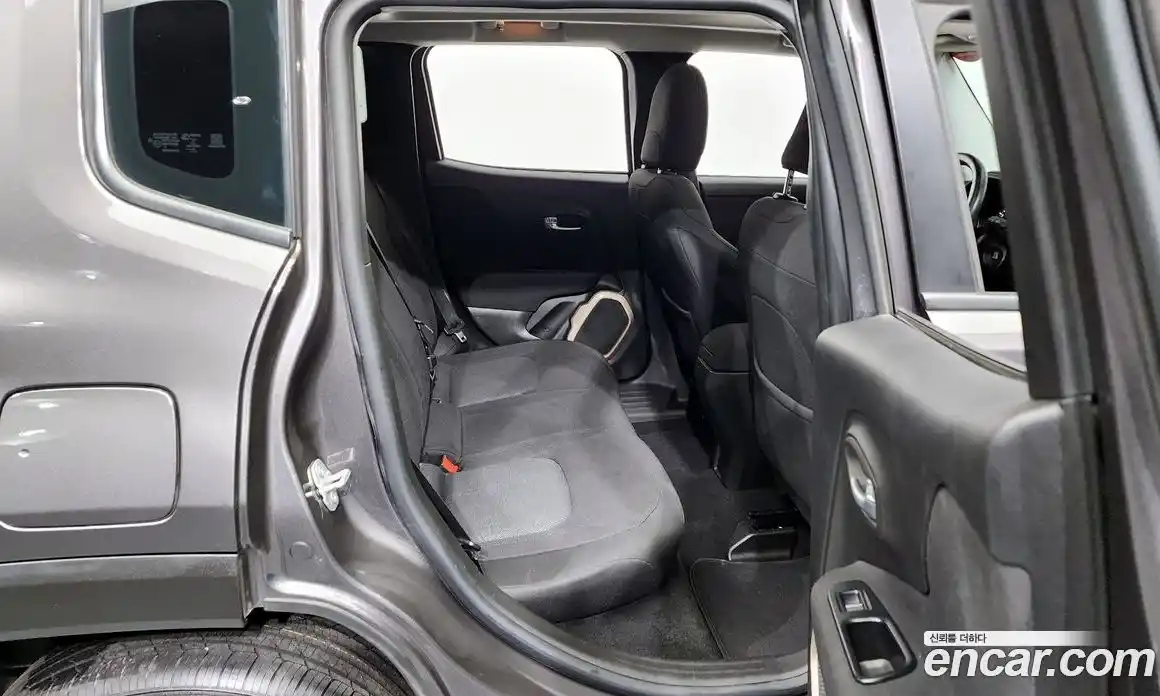 Jeep Renegade 2016 2.4 Автомат в Москве № 232612, фото 19