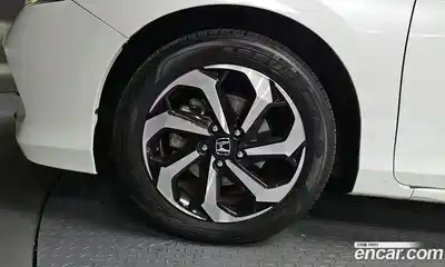 Honda Accord 2017 2.4 Автомат в Москве № 232860, миниатюра 9