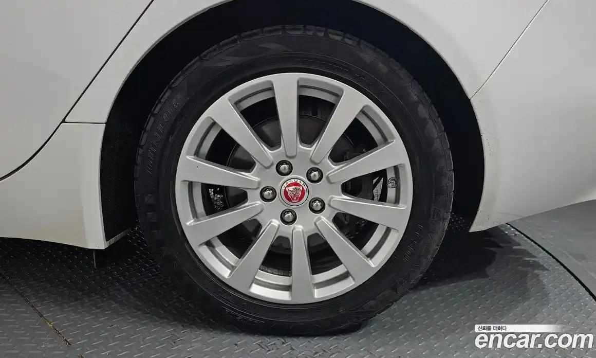 Jaguar XE 2017 2.0 Автомат в Москве № 240013, фото 17