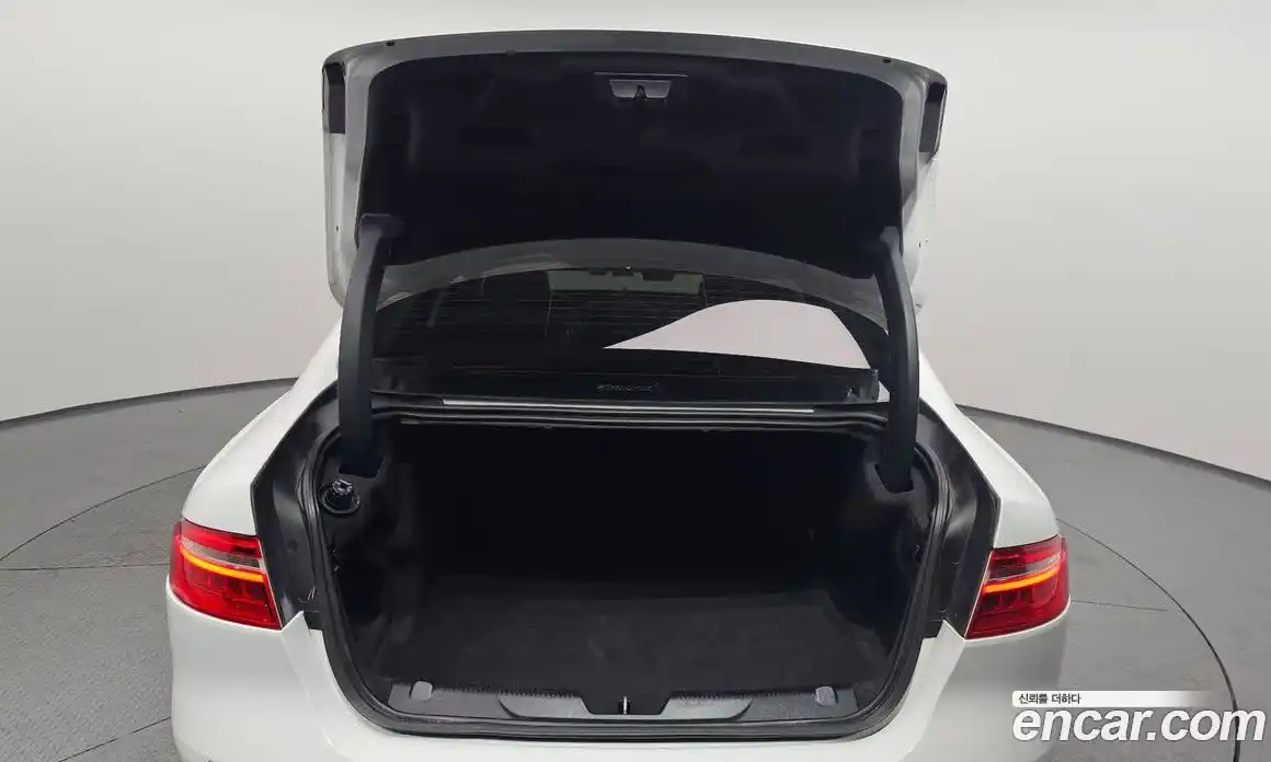 Jaguar XE 2017 2.0 Автомат в Москве № 240013, фото 4