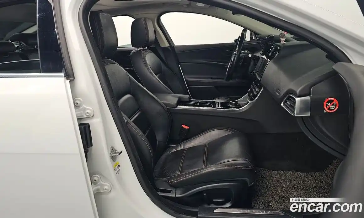 Jaguar XE 2017 2.0 Автомат в Москве № 240013, фото 8