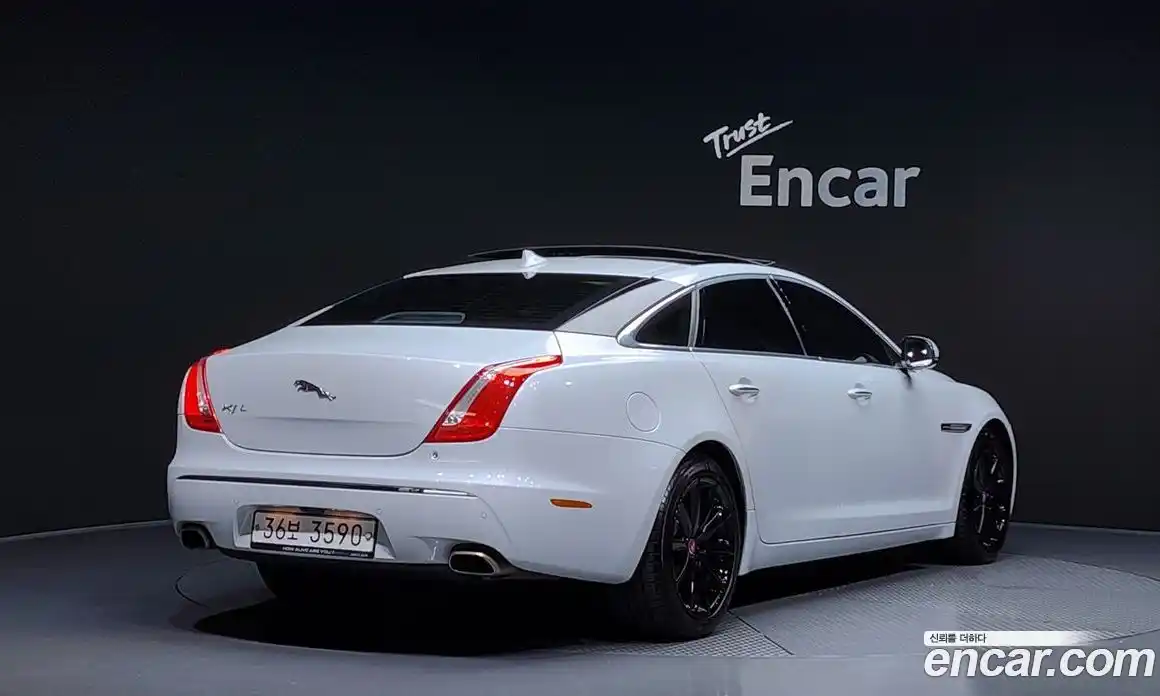 Jaguar XJ 2015 3.0 Автомат в Москве № 256071, фото 15