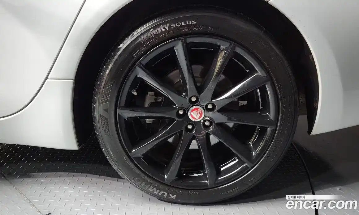 Jaguar XJ 2015 3.0 Автомат в Москве № 256071, фото 16