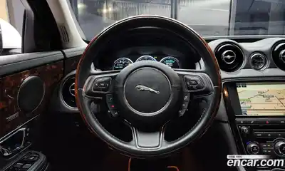 Jaguar XJ 2015 3.0 Автомат в Москве № 256071, миниатюра 2