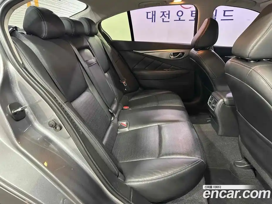 Infiniti Q50 2017 3.5 Автомат в Москве № 256125, фото 11