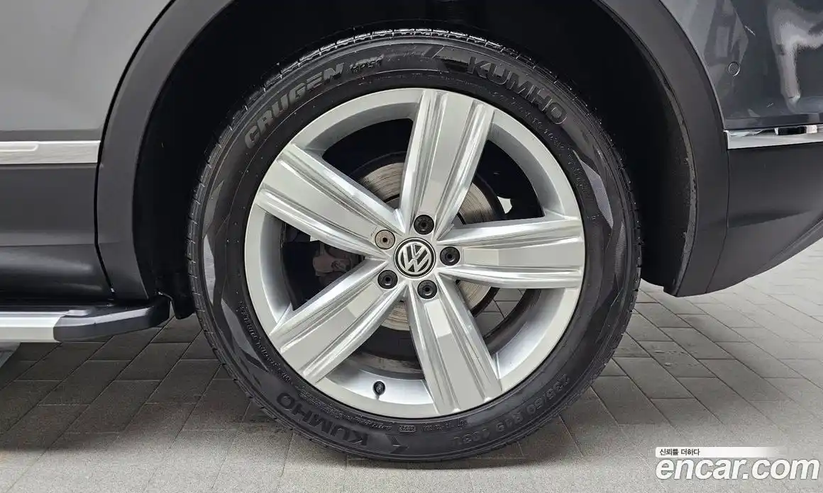 Volkswagen Tiguan 2020 2.0 Автомат в Москве № 277471, фото 10