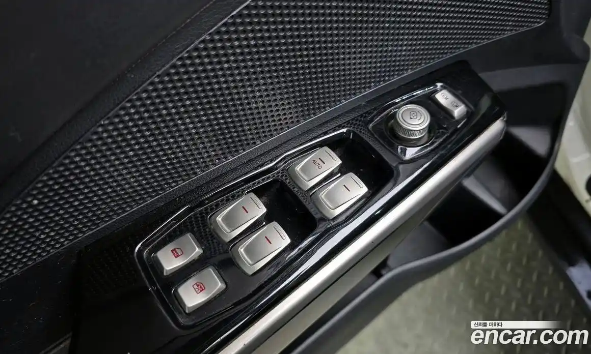 SsangYong TIBOLI 2015 1.6 Автомат в Москве № 28253, фото 3