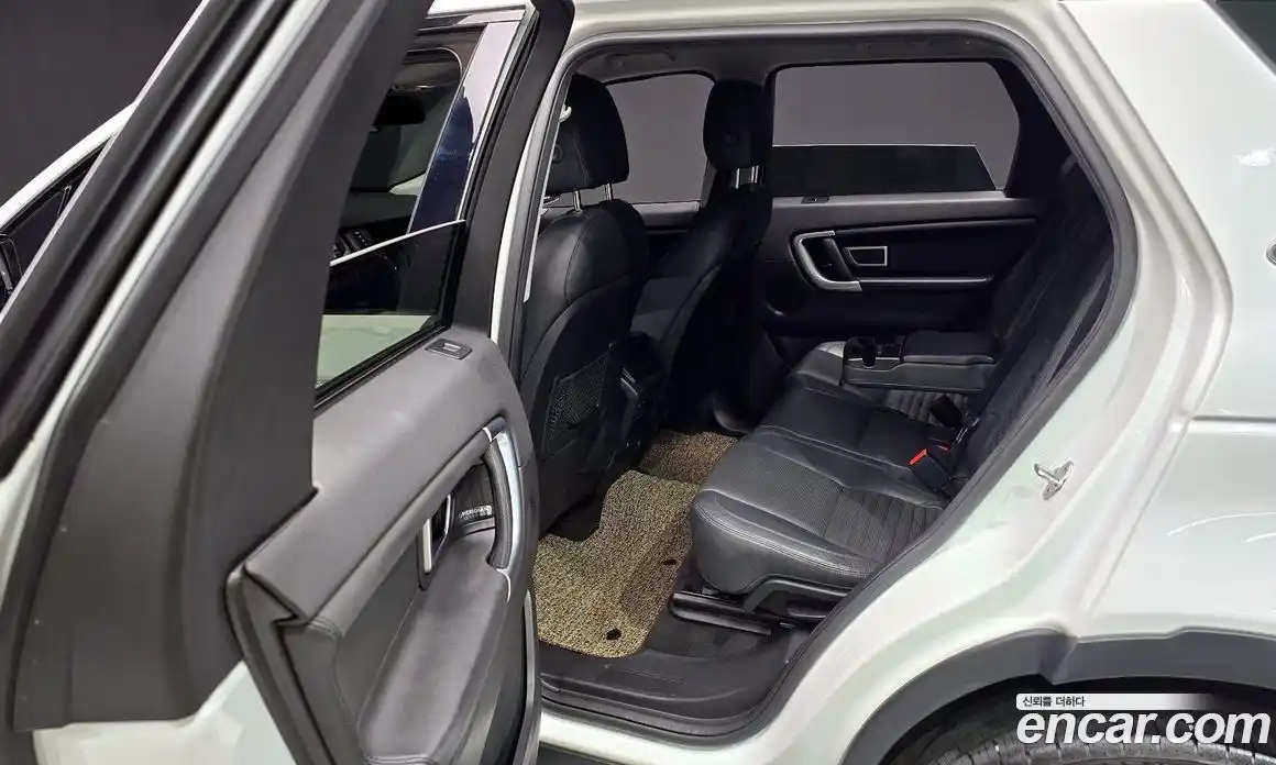 Land Rover Discovery Sport 2016 2.0 Автомат в Москве № 328271, фото 6