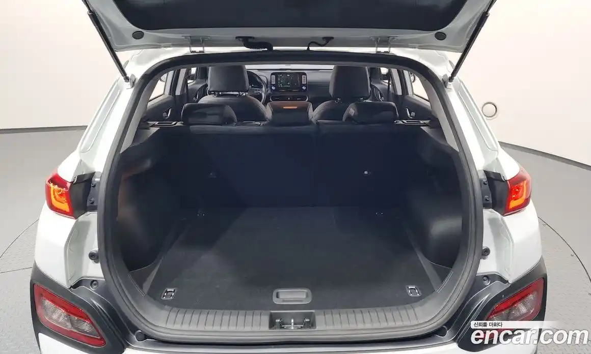 Hyundai Kona 2019 0.1 Автомат в Москве № 43372, фото 18