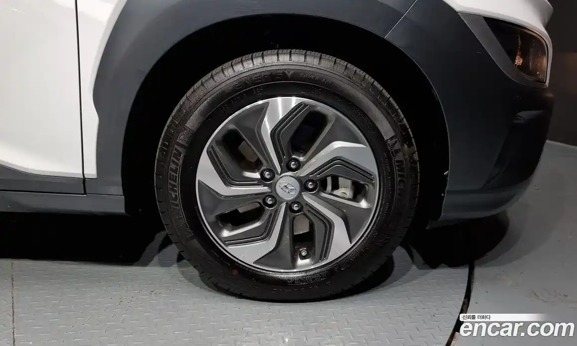 Hyundai Kona 2023 1.6 Автомат в Москве № 122627, фото 13