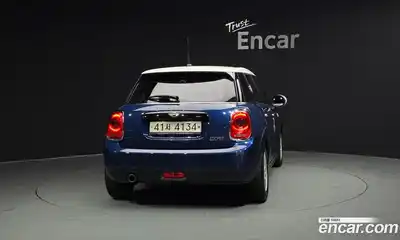 Mini Cooper 2018 1.5 Автомат в Москве № 135810, миниатюра 3