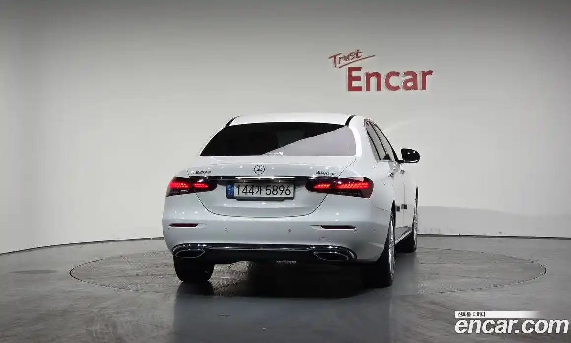 Mercedes-Benz E-Class 2022 1.9 Автомат в Москве № 158151, фото 11