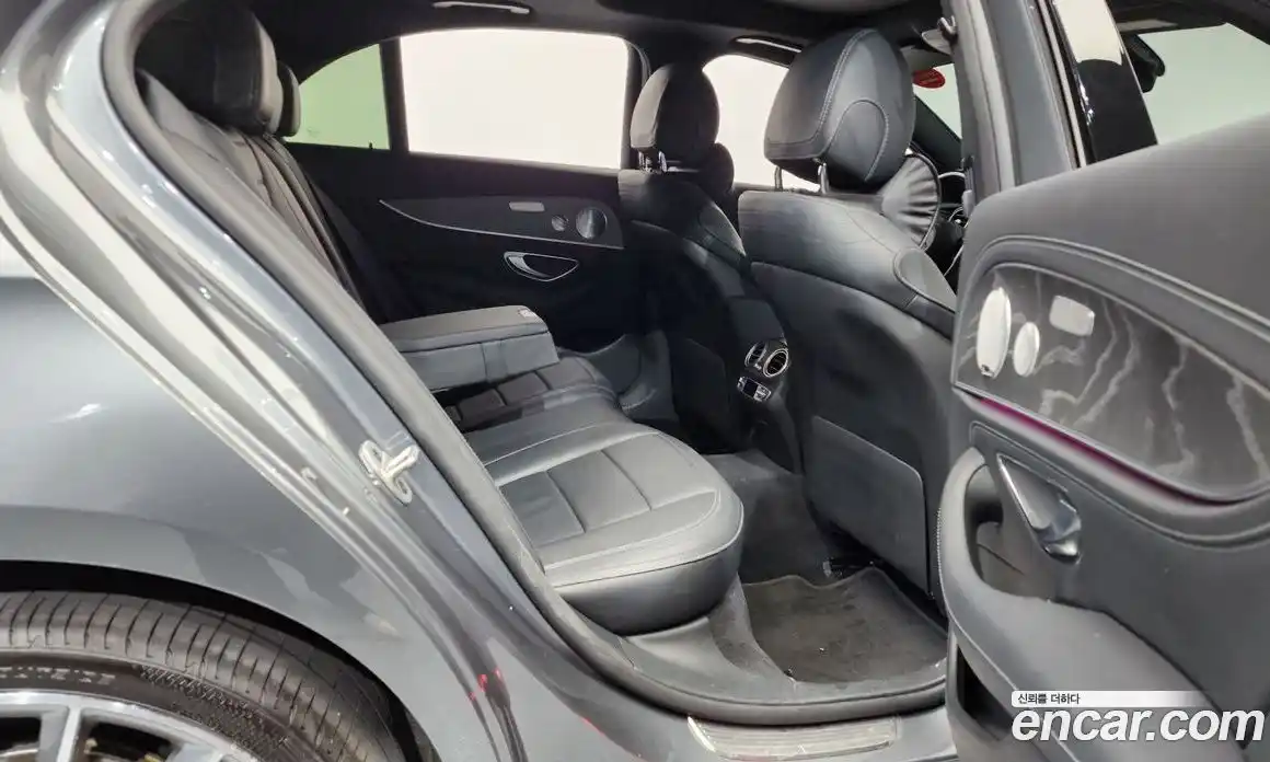 Mercedes-Benz E-Class 2021 2.0 Автомат в Москве № 160346, фото 4