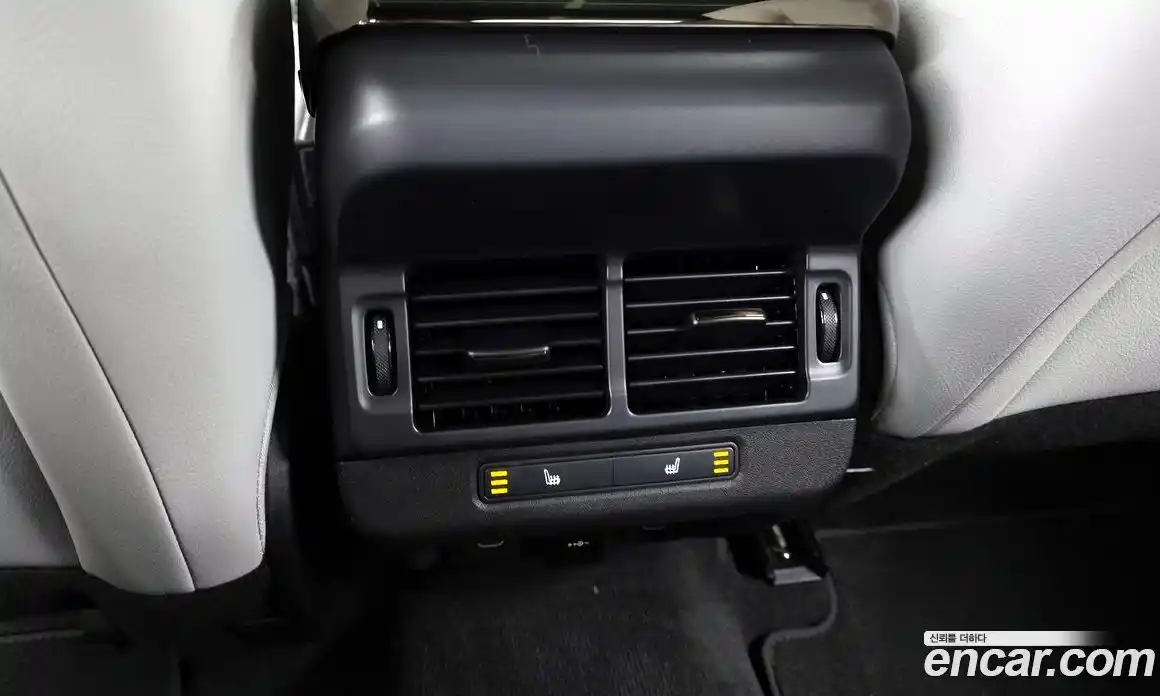 Land Rover Range-Rover Evoque 2024 2.0 Автомат в Москве № 166005, фото 20