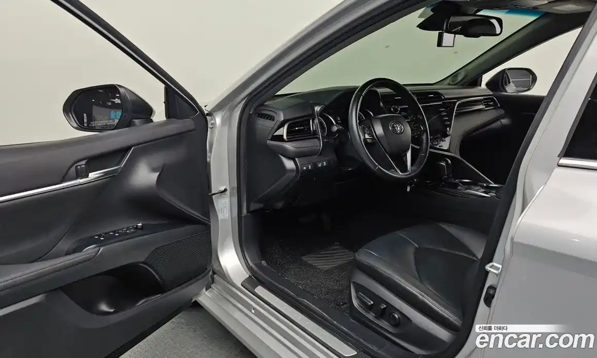 Toyota Camry 2021 2.5 Автомат в Москве № 170196, фото 2