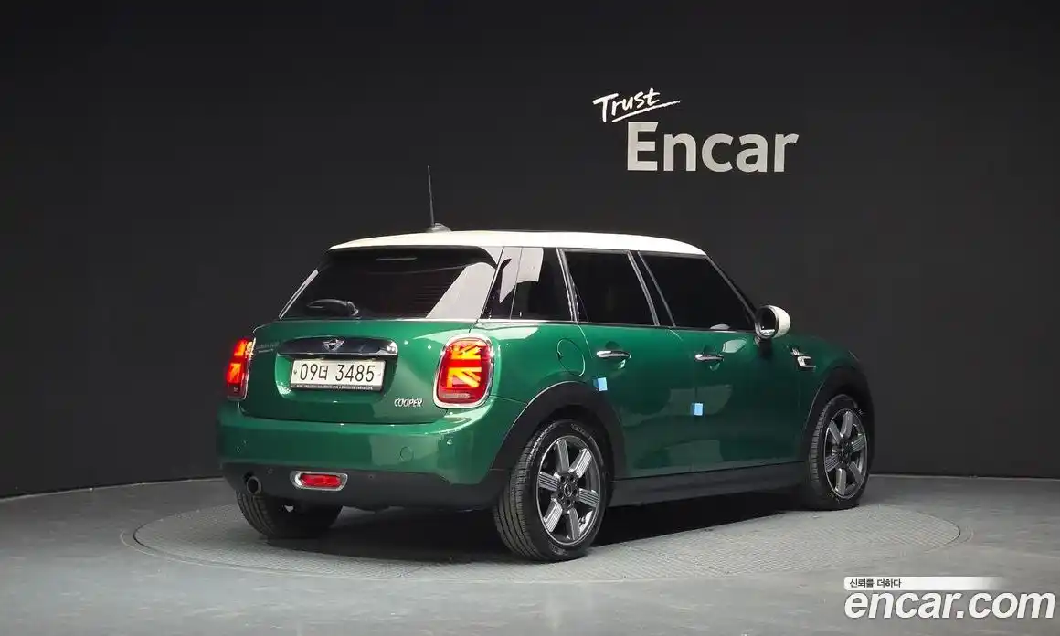 Mini Cooper 2019 1.5 Автомат в Москве № 187414, фото 10