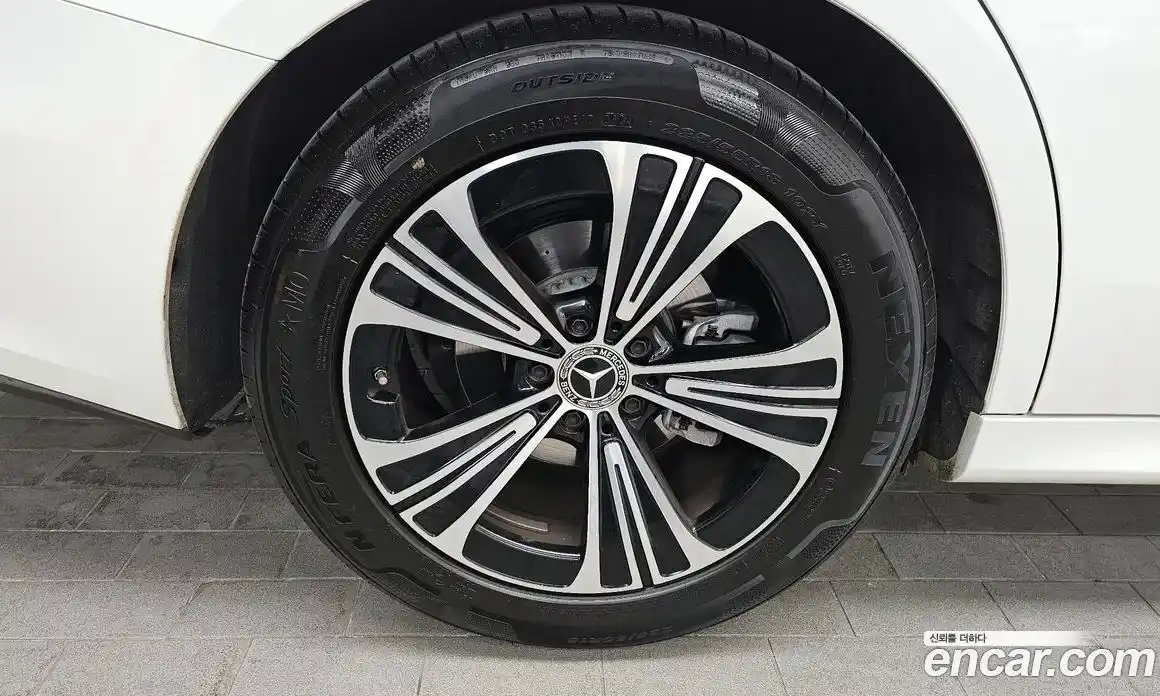 Mercedes-Benz E-Class 2024 2.0 Автомат в Москве № 193818, фото 2