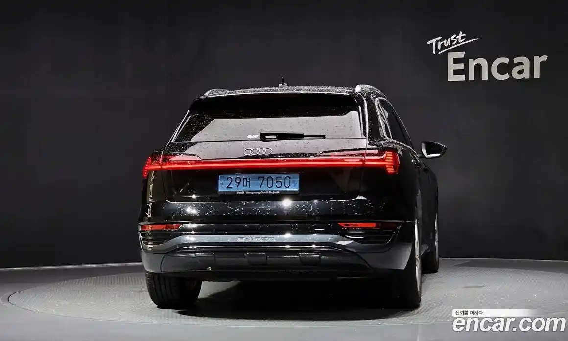 Audi Q8 e-tron 2024 0.2 Автомат в Москве № 195914, фото 16