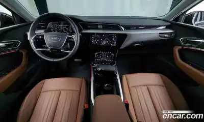Audi Q8 e-tron 2024 0.2 Автомат в Москве № 195914, миниатюра 4