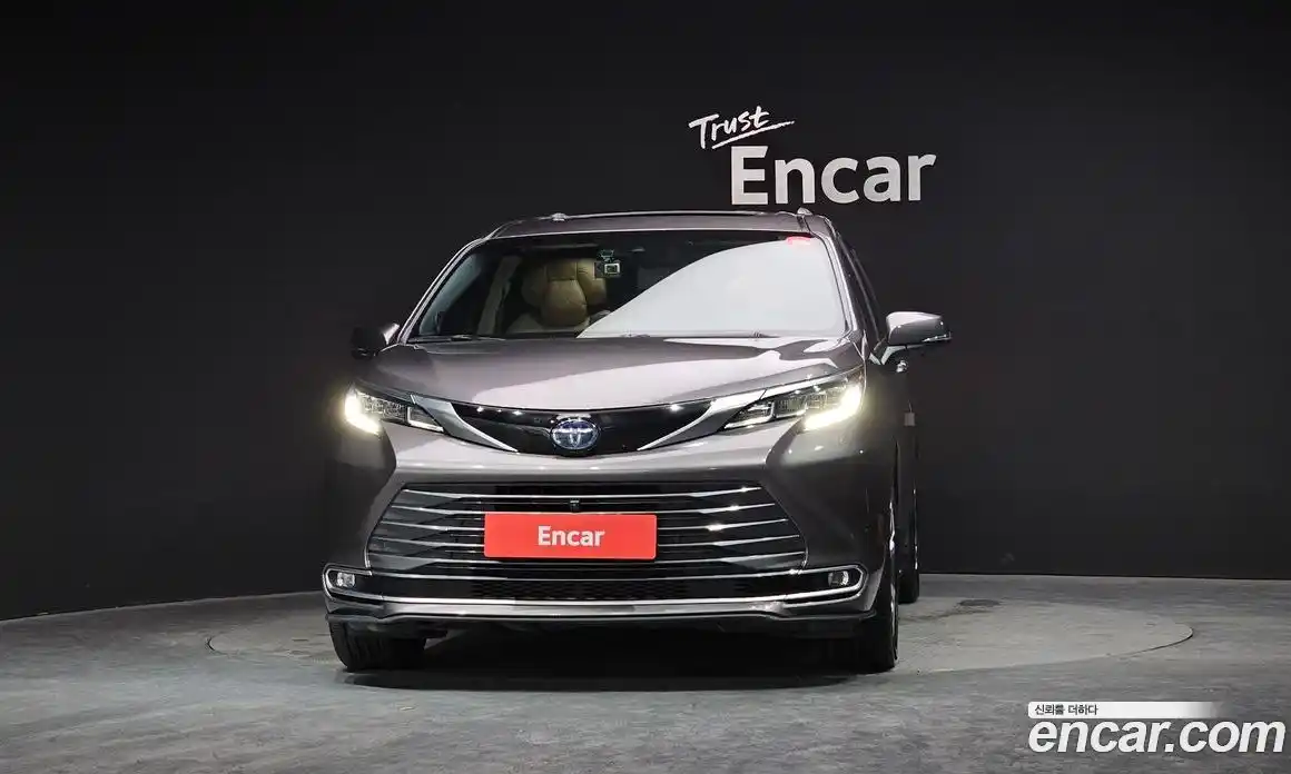 Toyota Sienna 2023 2.5 Автомат в Москве № 199639, фото 2