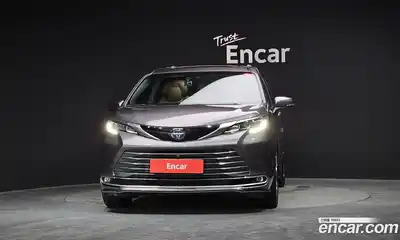 Toyota Sienna 2023 2.5 Автомат в Москве № 199639, миниатюра 2