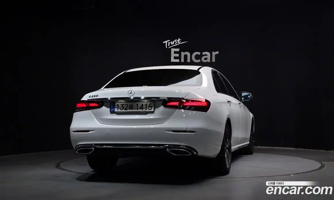 Mercedes-Benz E-Class 2022 2.0 Автомат в Москве № 205546, фото 2