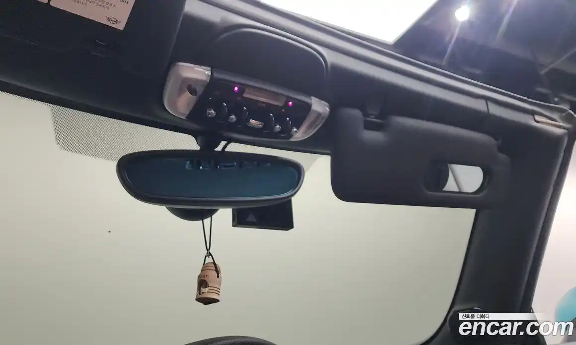 Mini Cooper Convertible 2018 2.0 Автомат в Москве № 206286, фото 17