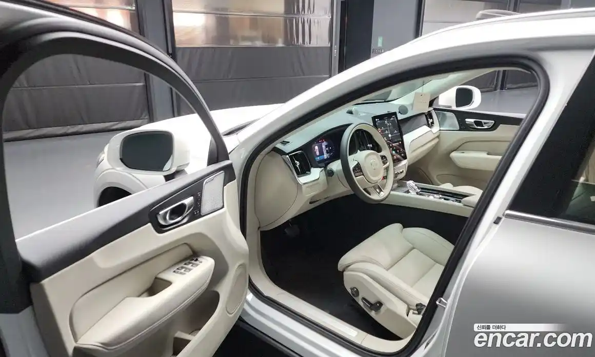 Volvo XC60 2026 2.0 Автомат в Москве № 212757, фото 3