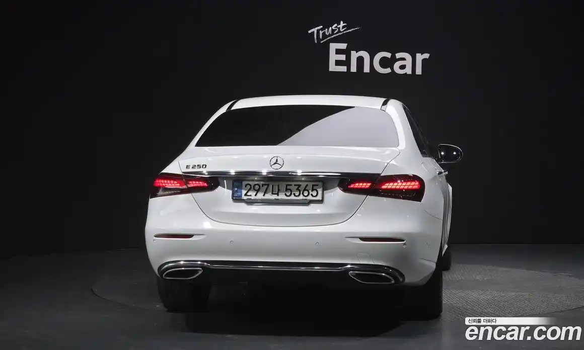 Mercedes-Benz E-Class 2021 2.0 Автомат в Москве № 224983, фото 11