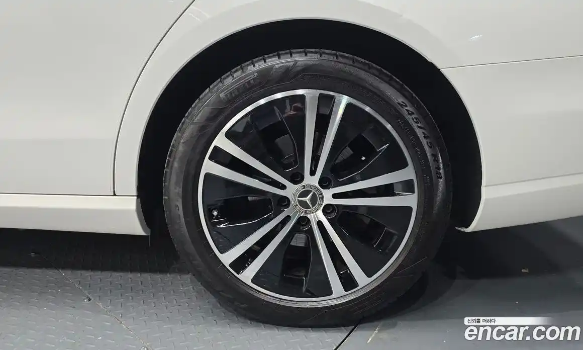 Mercedes-Benz E-Class 2021 2.0 Автомат в Москве № 224983, фото 8