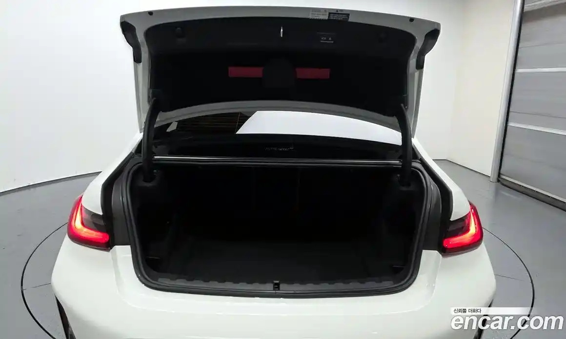 BMW 3-Series 2024 3.0 Автомат в Москве № 228125, фото 16