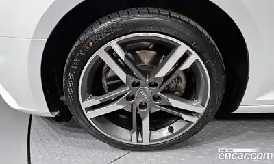 Audi A4 2019 2.0 Автомат в Москве № 229761, миниатюра 3