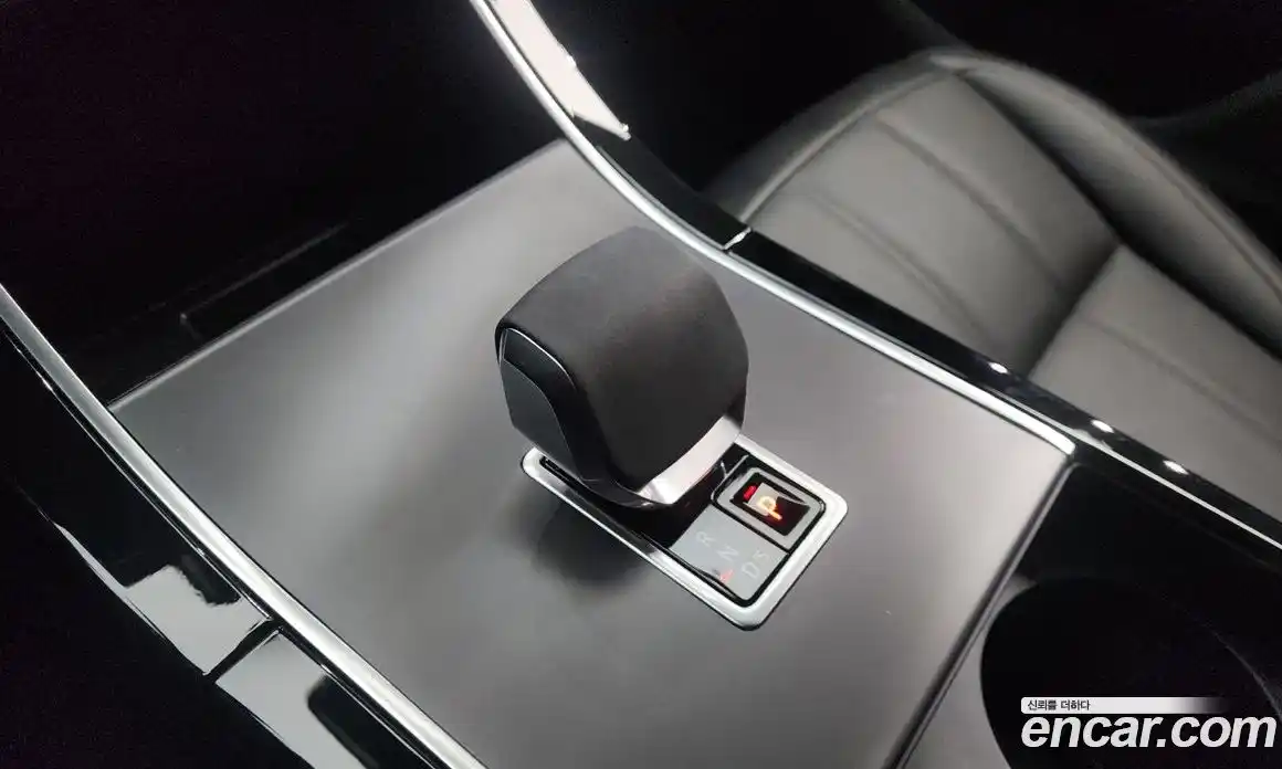 Land Rover Range-Rover Evoque 2024 2.0 Автомат в Москве № 231171, фото 17