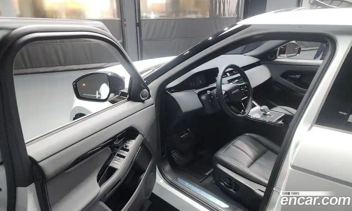 Land Rover Range-Rover Evoque 2024 2.0 Автомат в Москве № 231171, фото 2