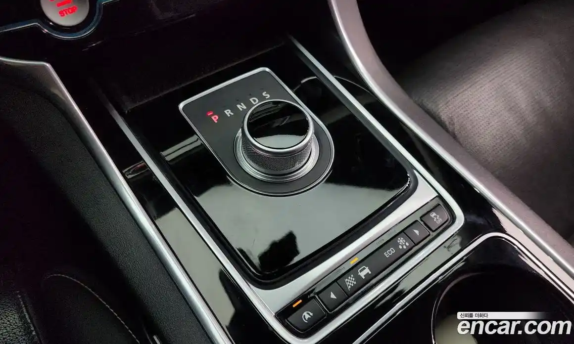 Jaguar XE 2016 2.0 Автомат в Москве № 283816, фото 15