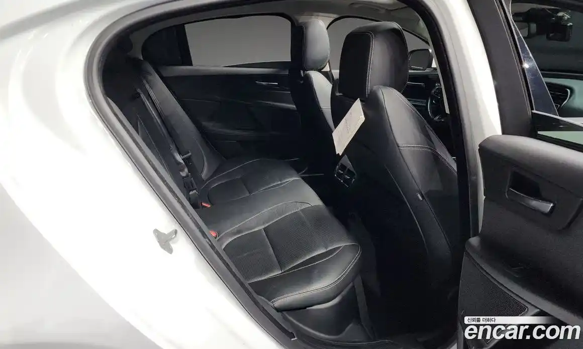 Jaguar XE 2016 2.0 Автомат в Москве № 283816, фото 17