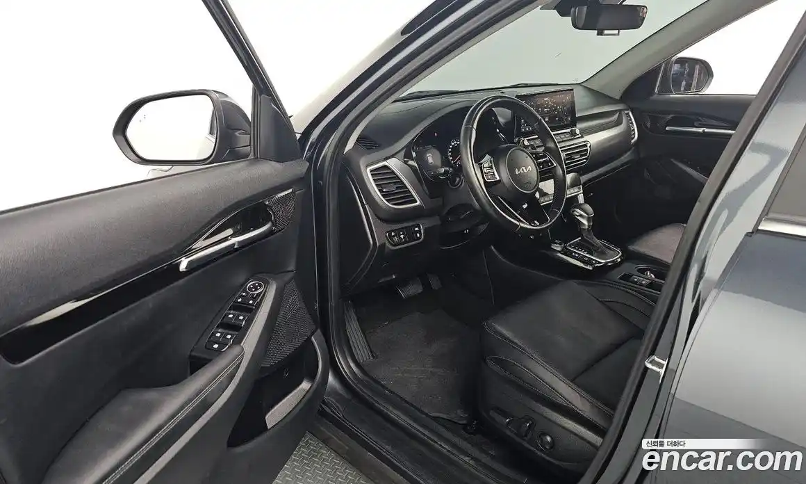 Kia Seltos 2023 1.6 Автомат в Москве № 308330, фото 3