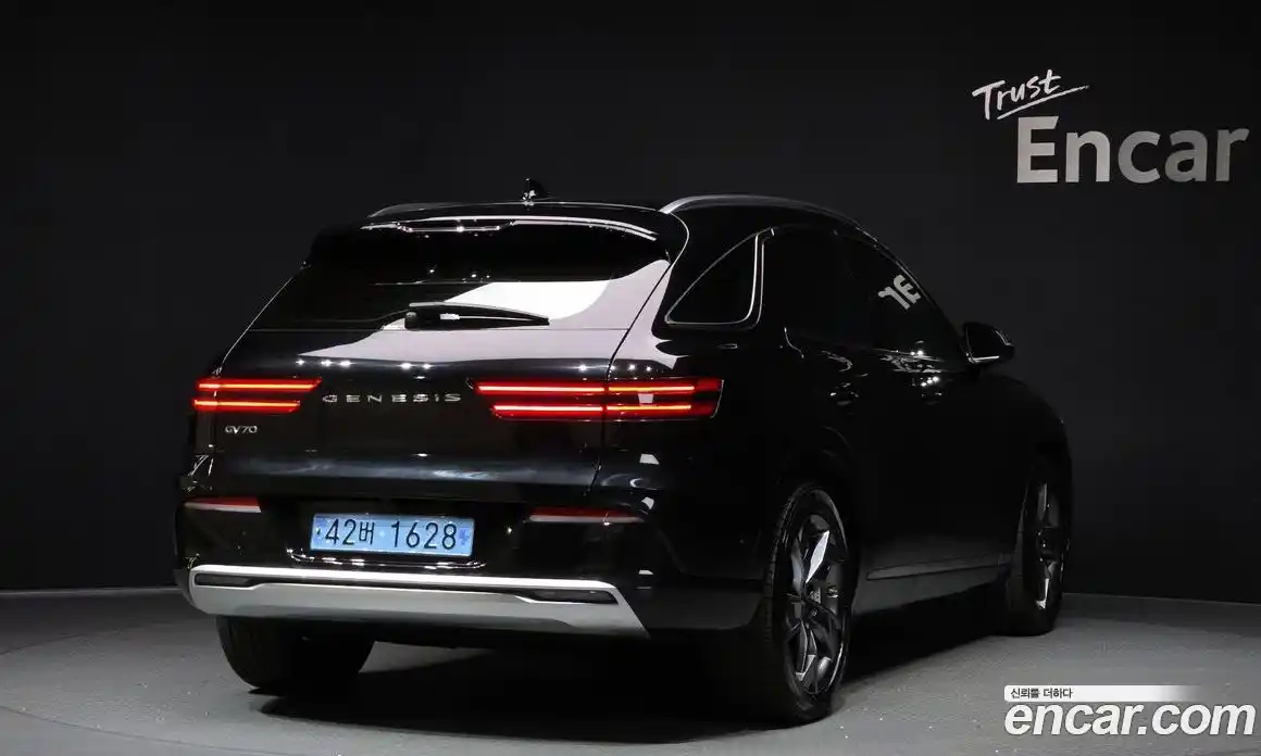 Genesis GV70 2024 0.1 Автомат в Москве № 116865, фото 1