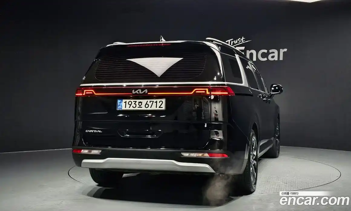 Kia Canival 2023 3.5 Автомат в Москве № 130798, фото 4