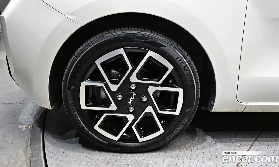 Kia Ray 2023 1.0 Автомат в Москве № 131464, фото 20