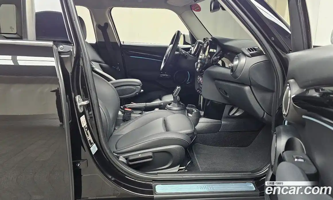 Mini Cooper 2022 1.5 Автомат в Москве № 136681, фото 19