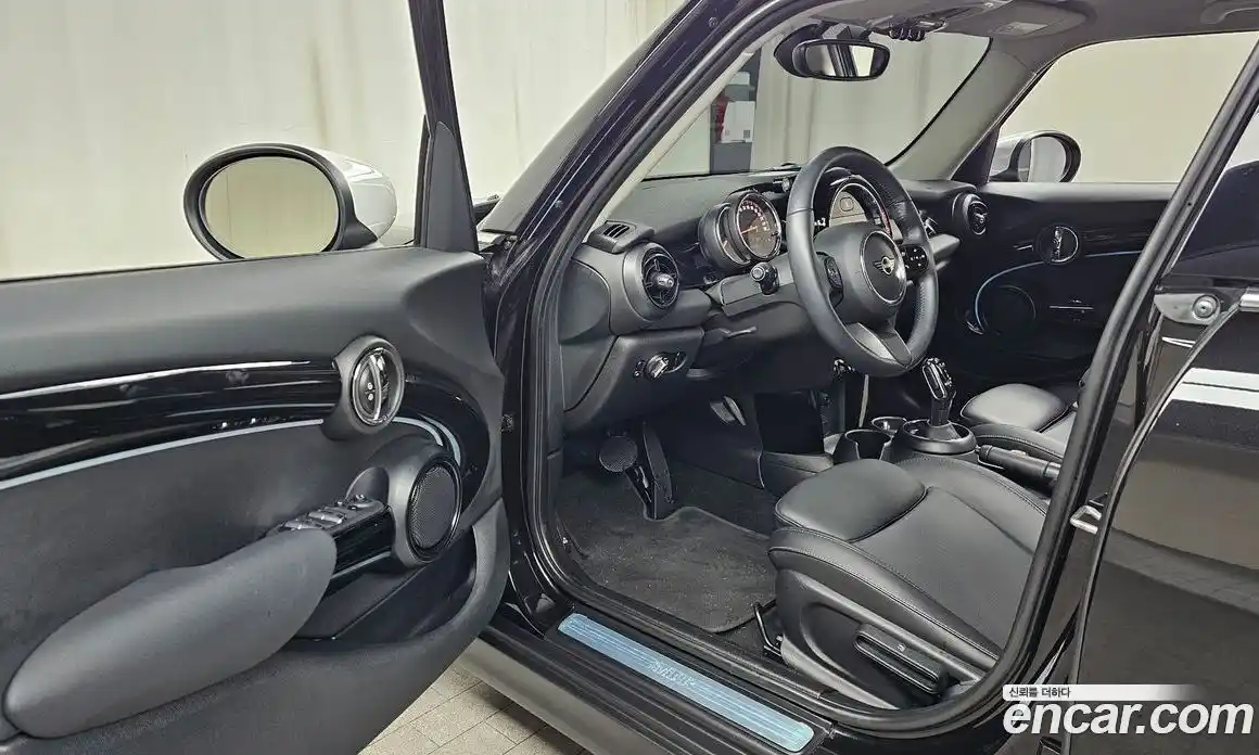 Mini Cooper 2022 1.5 Автомат в Москве № 136681, фото 3